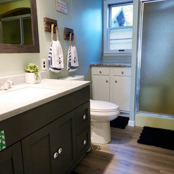 Cabin 1 bathroom